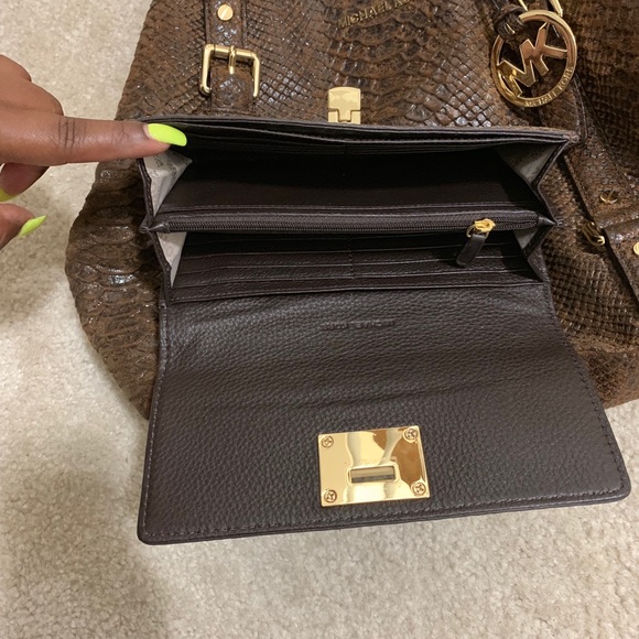 Michael Kors brown medium hobo bag and wallet - Picture 6 of 6